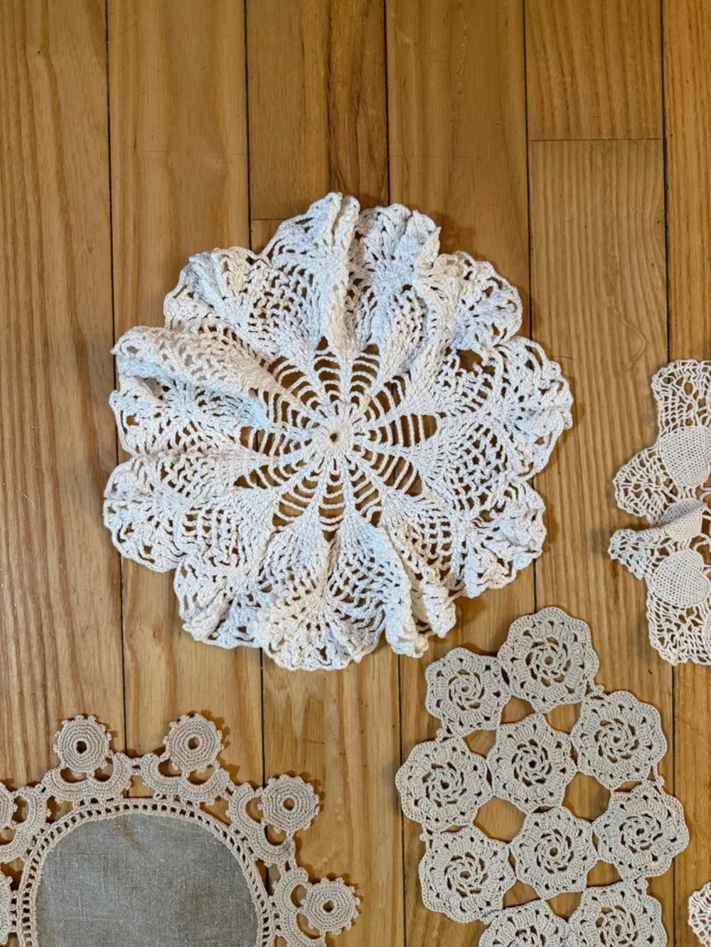 VTG Crochet/Doilies, Mixed Round Smalls Lot